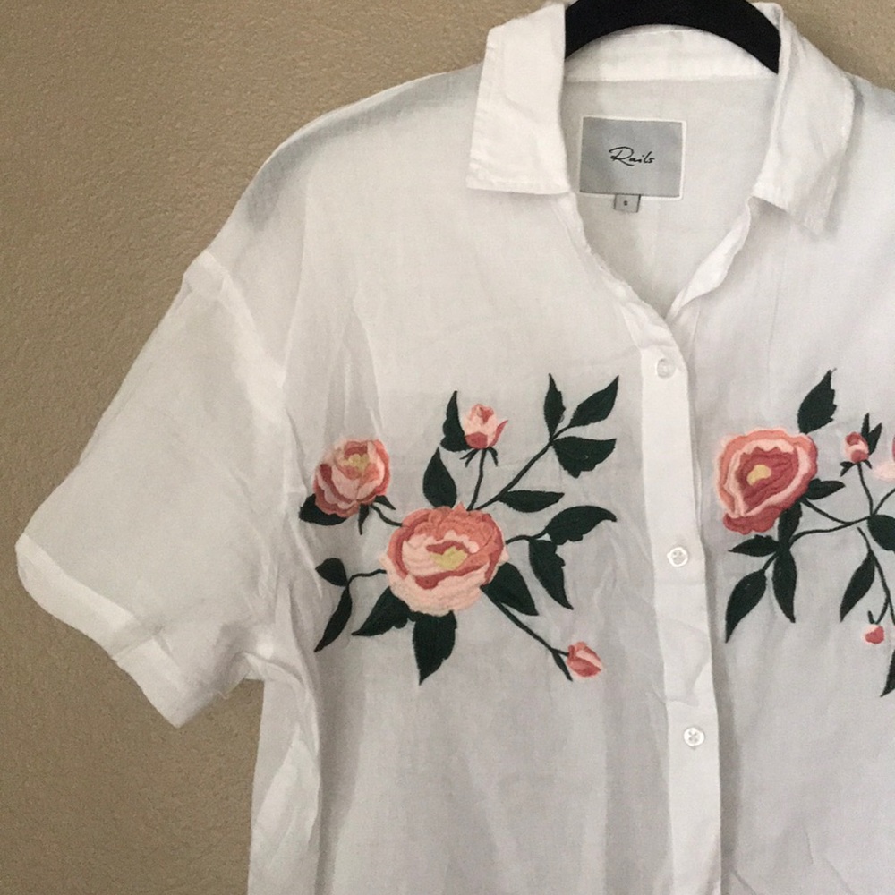 CROPPED EMBROIDERED BUTTON UP